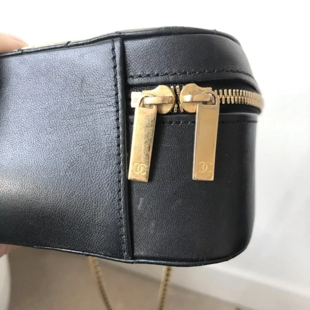 CHANEL Vanity Chain Shoulder Bag in Black Quilted Leather Gold Hardware